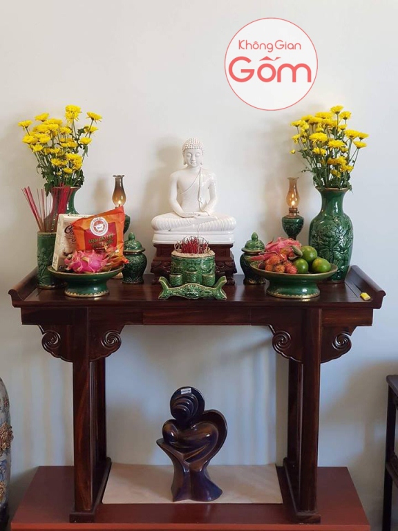 Bộ Bàn Thờ Phật là nơi chứa đựng những sinh vật linh thiêng của Phật giáo, như các bức tượng Phật, các quyển kinh, và các bàn cúng. Đây là một nơi trang nghiêm, nơi mọi người có thể cầu nguyện và tìm kiếm trí tuệ của đức Phật. Hãy ghé thăm chùa để cảm nhận sự linh thiêng của bộ bàn thờ Phật và tìm hiểu thêm về tôn giáo Phật giáo.